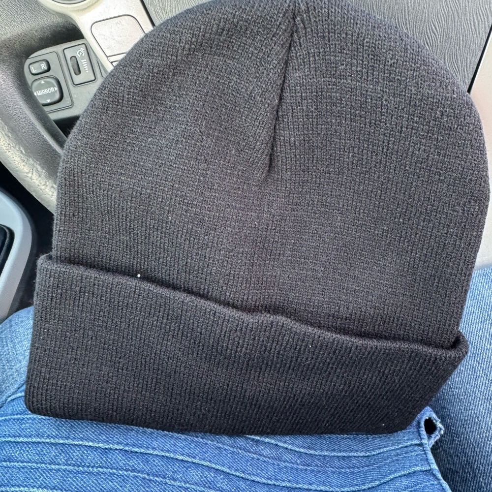 Hardly David said beanie unisex looks cool on. Black and new! - Picture 2 of 2